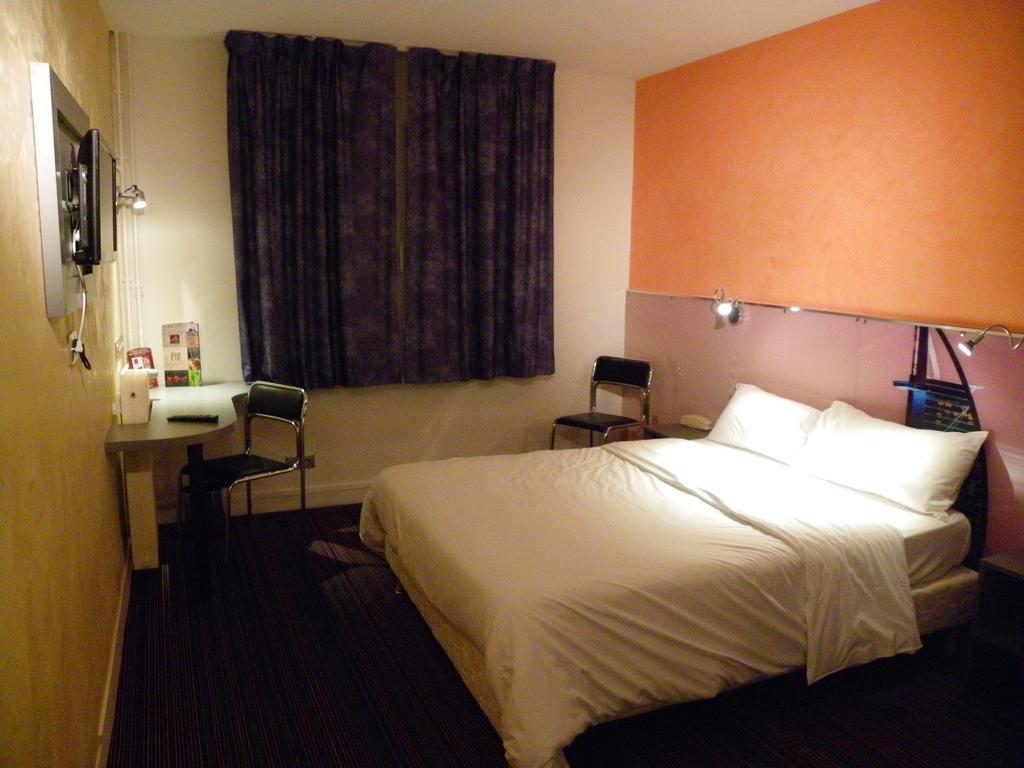 Hotel Logitel Saint-Doulchard Room photo